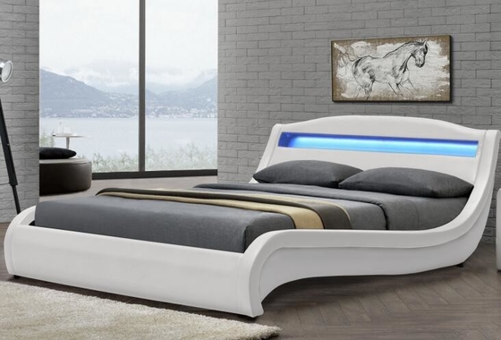 Il doppio LED bianco ha ricoperto la struttura del letto con il piccolo letto di Sleigh riempito di cuoio delle luci
