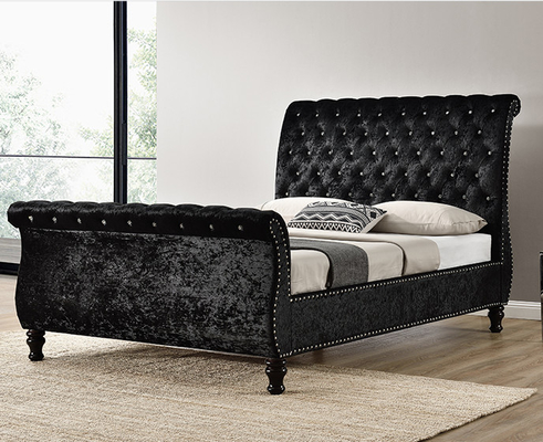 Struttura del letto imbottita trapuntata con bottoni, testiera in stile Chesterfield king size