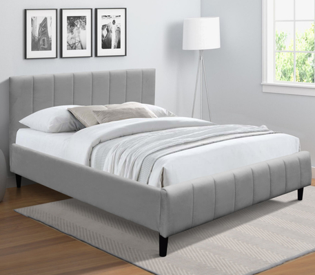 Cornice di letto imbottita bianca BSCI con strisce verticali sulla testata