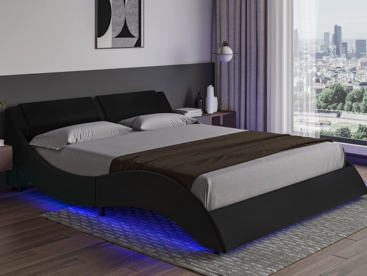 Il letto imbottito e' disponibile in 16 colori tra cui scegliere ed e' progettato per tutti.