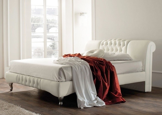 Letto di Sleigh ricoperto di cuoio bianco della piattaforma dell'OEM con Diamond Buttons BSCI