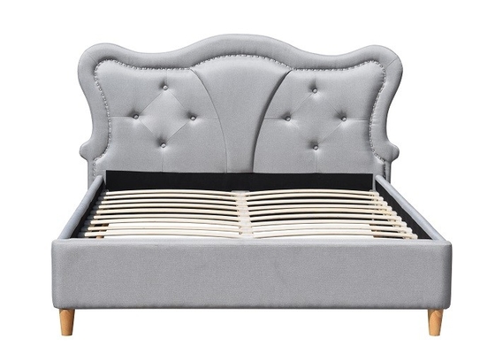 I bambini di Nailhead hanno ricoperto la testata di Grey Linen Button Tufted Curved della disposizione del letto