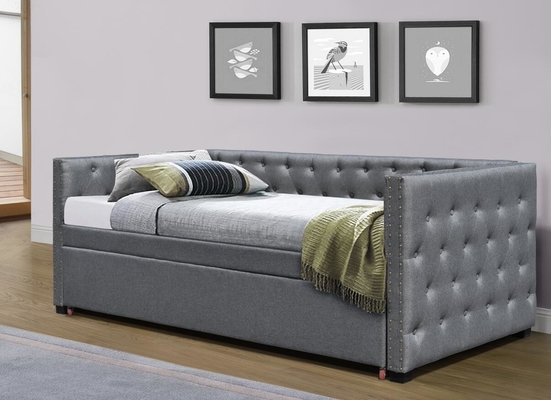 Il velluto a grandezza naturale ha ricoperto il posto letto per ricoveri giornalieri per estrarre far rotolare il letto singolo Chesterfield Grey Plush